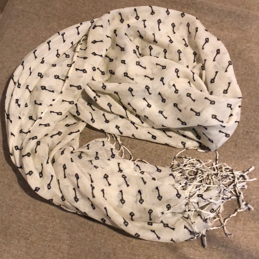 Long scarf